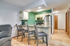 Fridge, microwave, stovetop, dishwasher - Hike & Leaf Peep! Condo 2 Mi to Silver Dollar City (Branson West)