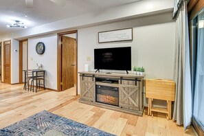 Interior - Hike & Leaf Peep! Condo 2 Mi to Silver Dollar City (Branson West)