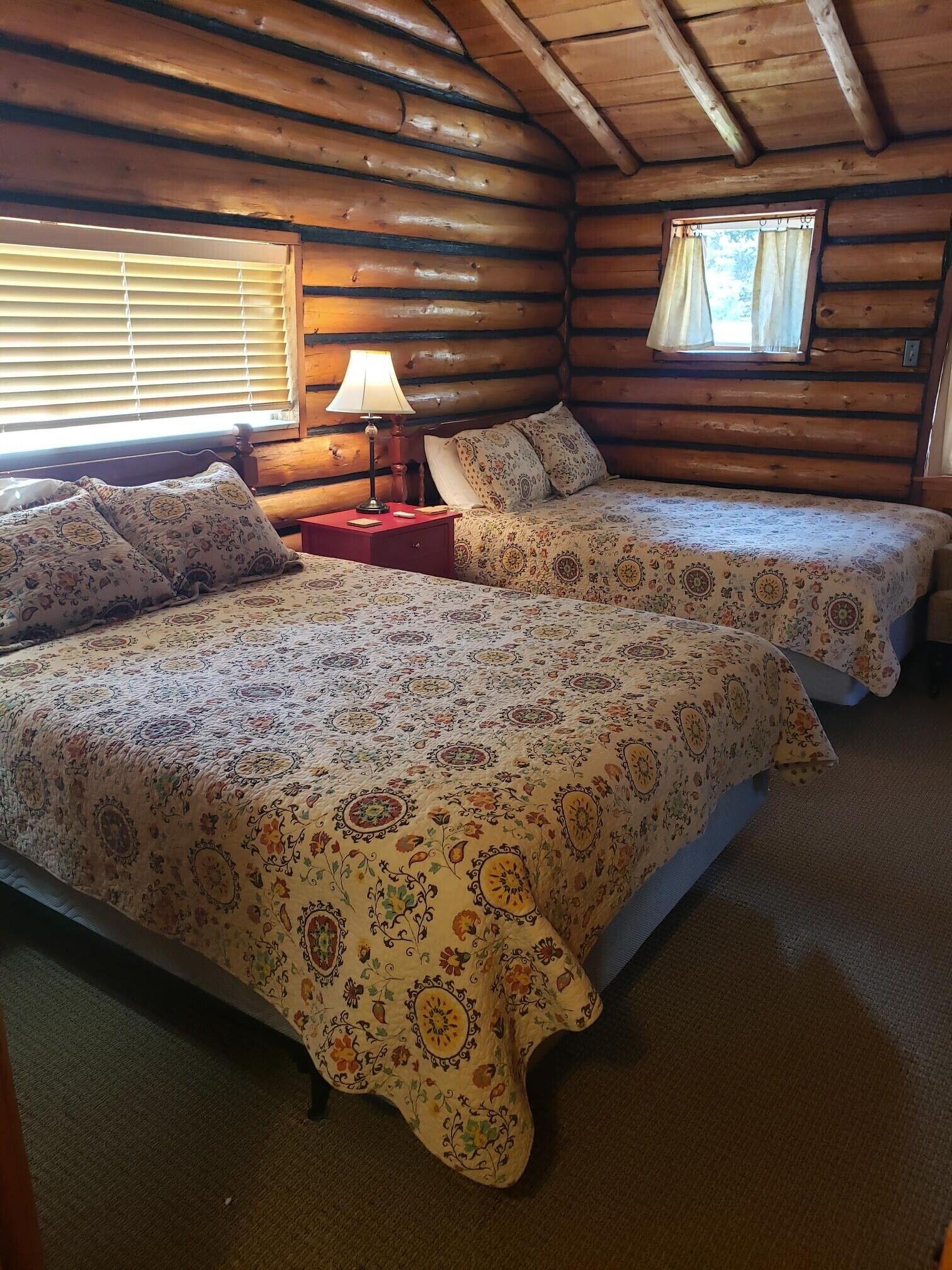 Perfect Spot! Heated Pool, Parking, At Yellowstone's North Entrance