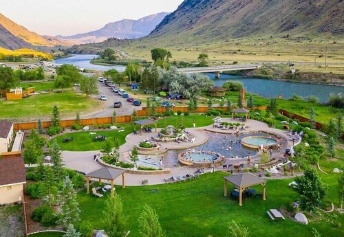 Your Ideal Retreat! Complimentary Parking!