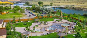 Your Ideal Retreat! Complimentary Parking!