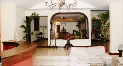 Nesthost Hotel Los Robles