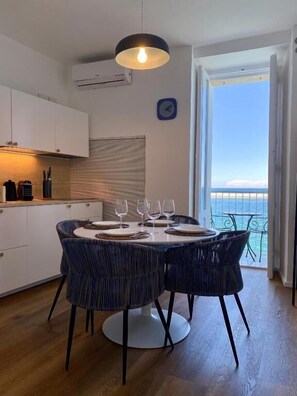 Dining - Enchantment (Monopoli)