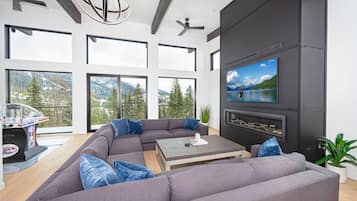 Smart TV, fireplace, DVD player, ping pong