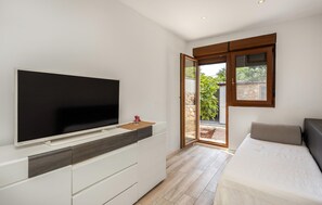 1 habitación, tabla de planchar con plancha, wifi gratis y ropa de cama 