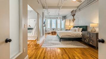 2 bedrooms, in-room safe, iron/ironing board, free WiFi