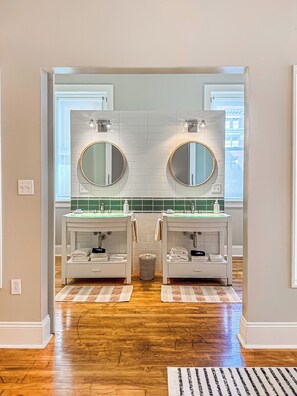 Spa - The Historic Lyric Presidential Suite (Cincinnati)