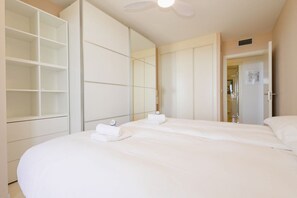 2 bedrooms, WiFi, bed sheets - Apartment, with large private glazed terrace and panoramic sea views, Calahonda (Calahonda, Mijas)