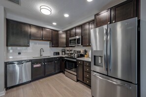 Fridge, microwave, stovetop, dishwasher