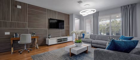 TV, fireplace