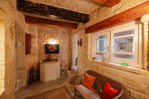 Smart TV - Tranquil Haven suite in imdina (Ir-Rabat)