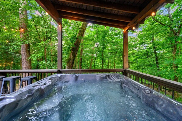 Bañera de hidromasaje al aire libre