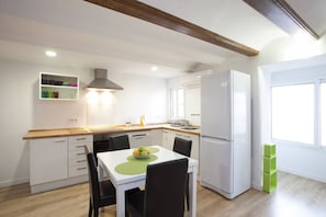 Fridge, microwave, oven, dishwasher