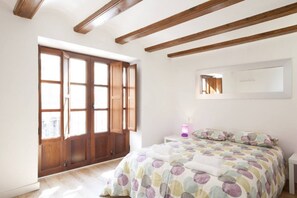 3 bedrooms, internet, bed sheets