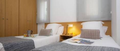 3 عدّة غرف نوم وواي فاي وملاءات أسرّة