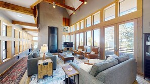 Smart TV, fireplace, DVD player, table tennis