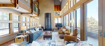 Ski-in/Ski-out | Luxury | Hot Tub | Modern Chalet
