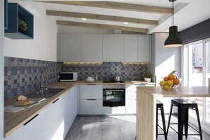 Fridge, microwave, oven, stovetop