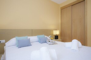 2 bedrooms, WiFi, bed sheets - SingularStays Moncofar Beach (Moncofar)