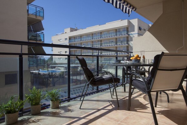 Outdoor dining - SingularStays Moncofar Beach (Moncofar)