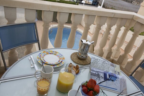 Outdoor dining - SingularStays Puzol Beach VII (Playa)