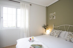 2 habitaciones, tabla de planchar con plancha, wifi y ropa de cama 