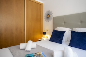 2 bedrooms, iron/ironing board, internet, bed sheets