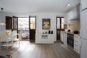 Kühlschrank, Mikrowelle, Ofen, Geschirrspüler