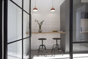 Dining - SingularStays Parque Central XVII (Valencia)