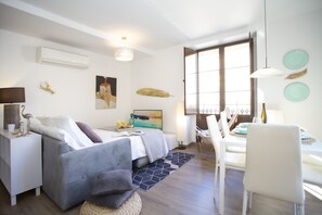 2 bedrooms, WiFi, bed sheets - SingularStays Valencia Center III (València)