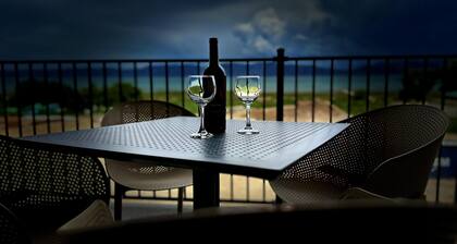 Water's Edge Suite 201 - Beautiful, Spacious & Luxurious