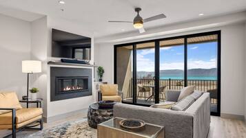 Télévision, cheminée