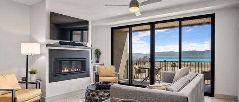 TV, fireplace