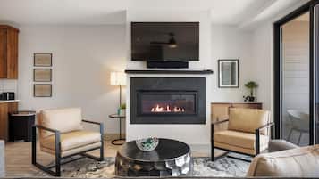 TV, fireplace