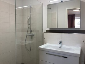 Unclassified image, 5 of 41, button