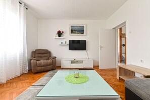 TV - Apartment 2330/111577 (Istria - Pula), 3000m from the beach (Pula)