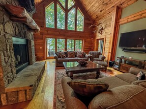 Smart TV, fireplace