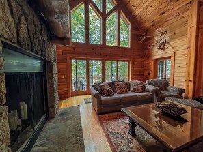 Smart TV, fireplace - Best Lake Front in Deep Creek! (McHenry)