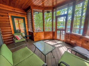 Smart TV, fireplace - Best Lake Front in Deep Creek! (McHenry)