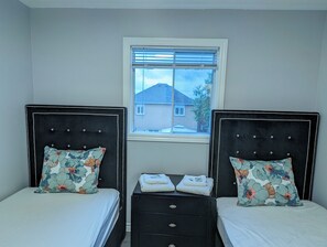 4 habitaciones, escritorio, tabla de planchar con plancha y wifi gratis 