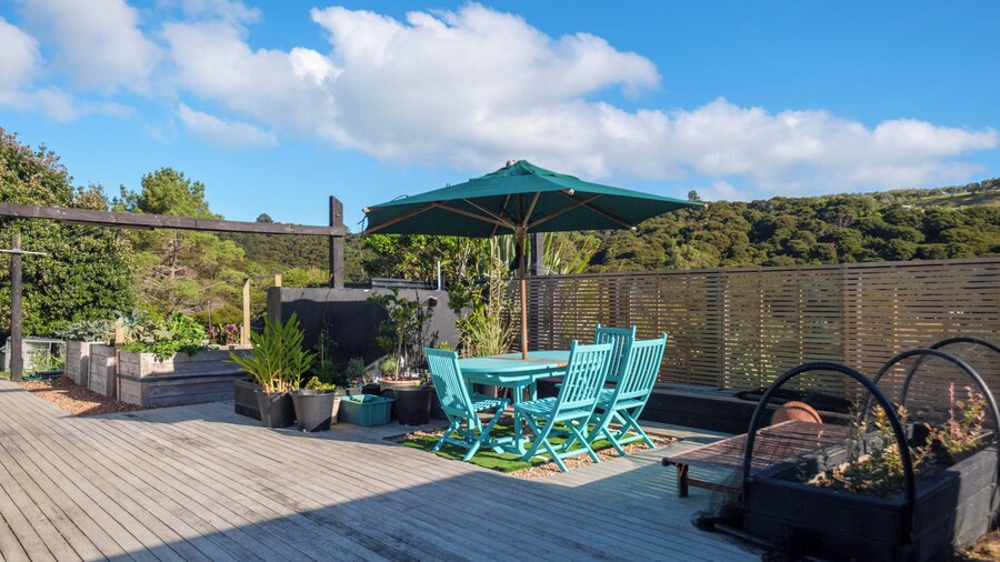 Wharetana Bay Villa with beach walkway