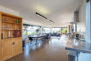 ดีลักซ์วิลล่า, วิวทะเล | บริเวณนั่งเล่น | ทีวีจอแบน, ของเล่น