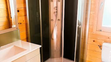 Douche, sĂšche-cheveux, serviettes fournies