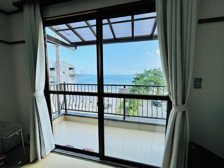 Basic Room, Lake View | 1 bedroom, free WiFi, bed sheets. WASUKI BASE BIWAKO GUEST HOUSE