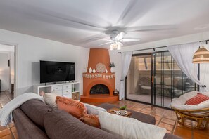 Smart TV, books - North Mountain Desert Oasis: 3 Heated Pools, Pickleball, Wi-Fi & Free Parking (Phoenix)