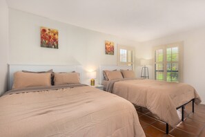 3 bedrooms, desk, iron/ironing board, free WiFi