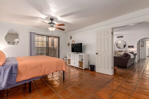 3 Schlafzimmer, Schreibtisch, Bügeleisen/Bügelbrett, kostenloses WLAN