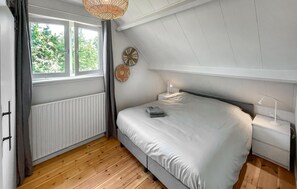 3 dormitorios, tabla de planchar con plancha, cuna de viaje