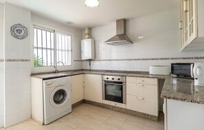 Fridge, microwave, stovetop, cookware/dishes/utensils