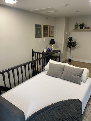1 slaapkamer, een strijkplank/strijkijzer, wifi, beddengoed